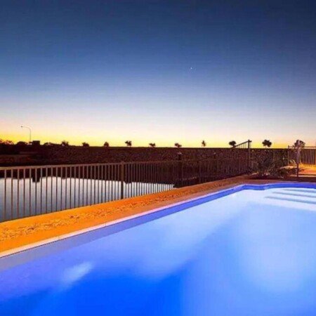 House 4 bedrooms, with pool