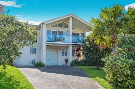 House 1 guest, with parking