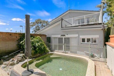 House 6 guests, with pool