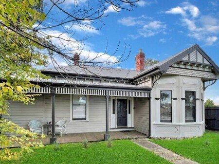 House 4 bedrooms, with pool