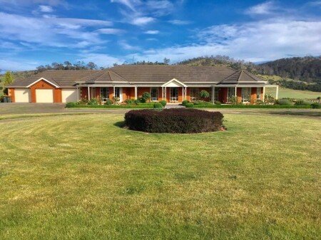 House 4 bedrooms, with jacuzzi