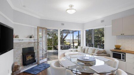 House 1 guest, with air conditioning