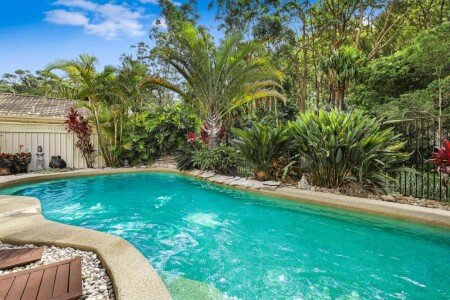 House 6 bedrooms, with pool