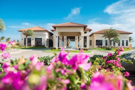 House 6 guests, with pool