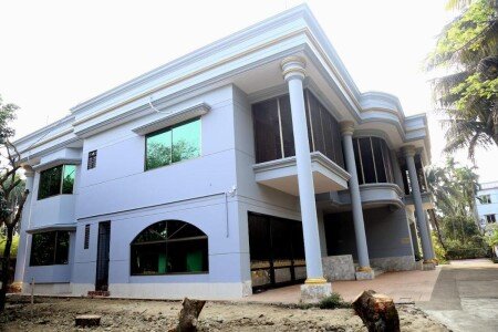 House 4 bedrooms, with pool