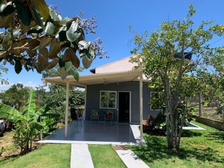Casa 2 quartos, com jardim