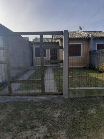 Casa 2 quartos, com jardim
