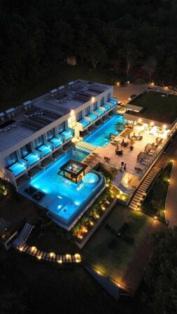 Hotel com piscina