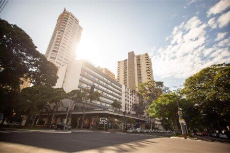 Hotel com piscina