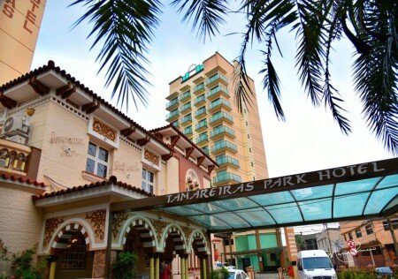 Hotel com piscina