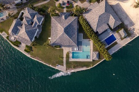 House 12 guests, with pool