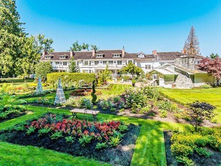 Hotel with garden