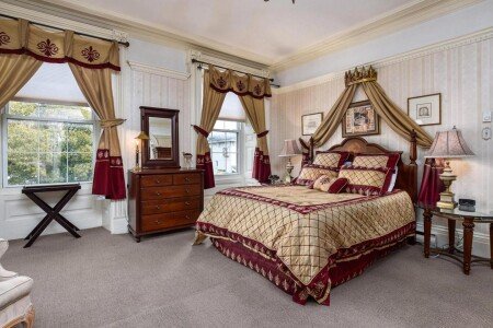 Hostel 8 guests, with garden