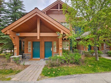 Apartment 7 guests, with jacuzzi