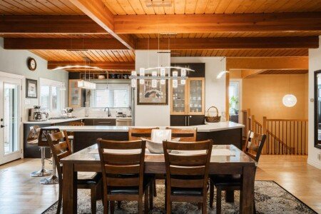 House 8 guests, with garden