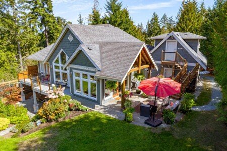 Bed and breakfast 4 guests, with garden