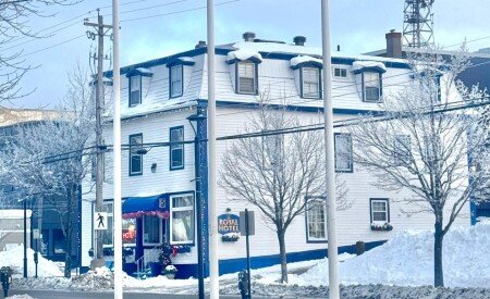 Bed and breakfast 4 guests, with pool