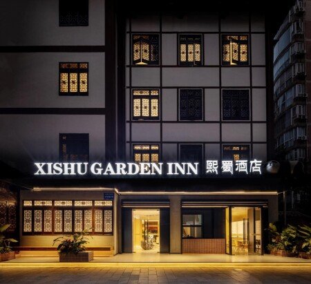 Hotel with garden