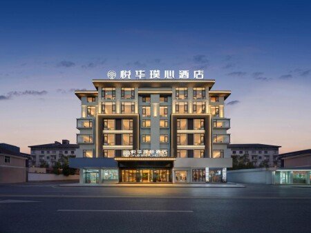 Hotel with gym