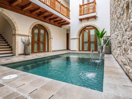 Hotel con piscina