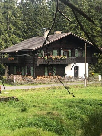 Wohnung 3 Schlafzimmer, mit Garten