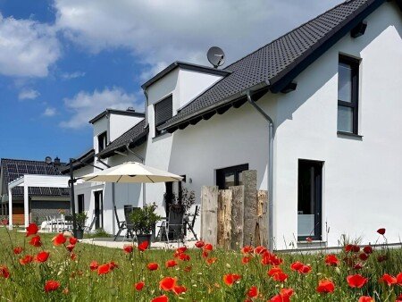 Wohnung 3 Schlafzimmer, mit Garten
