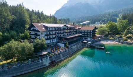 Hotel mit Pool