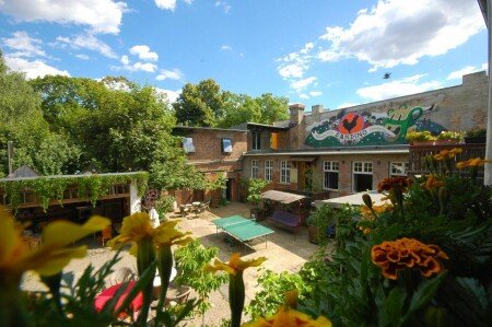 Auberge de jeunesse 2 voyageurs, avec jardin