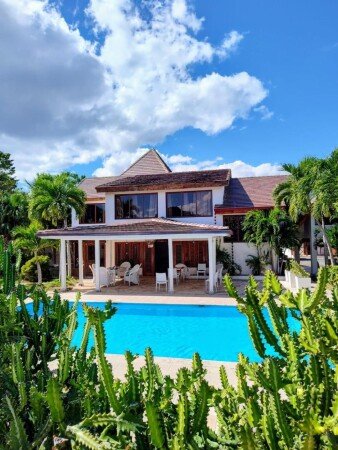 Villa 3 habitaciones, con piscina