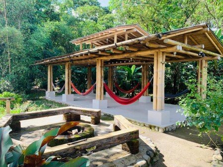 Hostal 5 huéspedes, con jardín