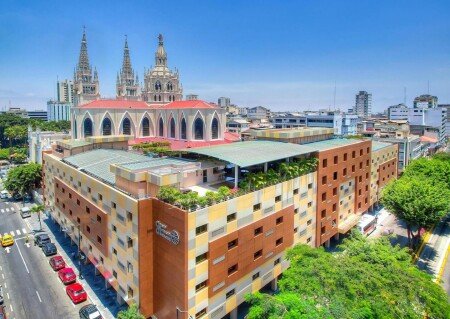 Hotel con piscina