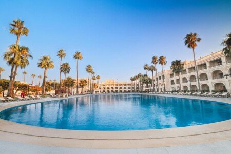 Hotel con piscina
