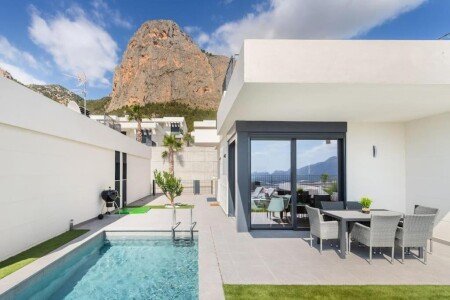 House 3 bedrooms, with pool