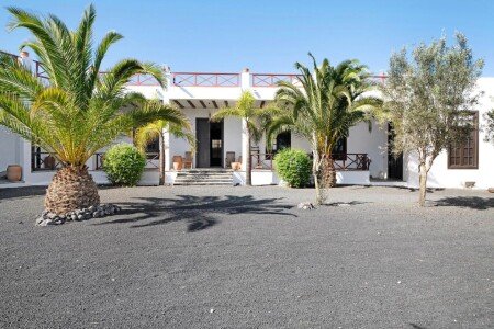 Bed and breakfast 1 bedroom, with pool