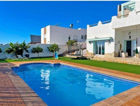 Villa 4 habitaciones, con piscina