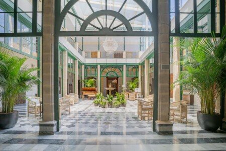 Hotel con piscina