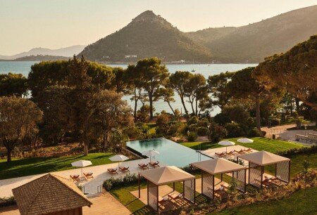 Hotel mit Pool