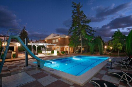 Villa 4 habitaciones, con piscina