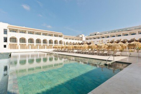 Hotel con piscina