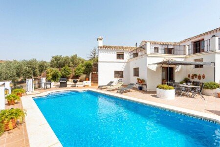 Bed and breakfast 4 habitaciones, con piscina