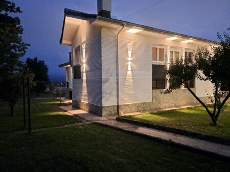 Villa 3 habitaciones, con jardín