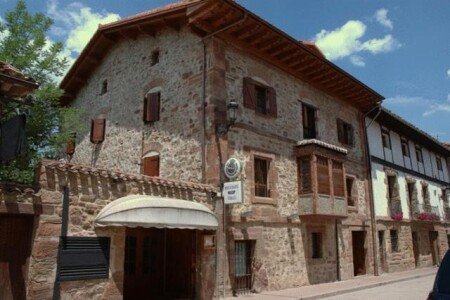 Hotel con jardín