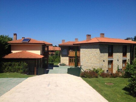 Hotel con jardín