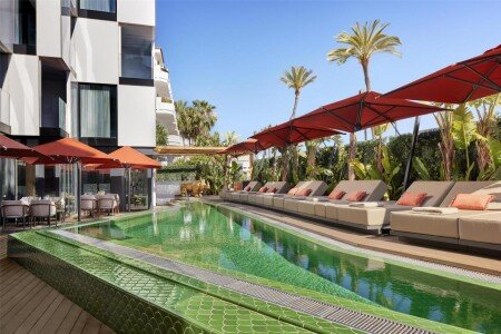 Hotel con piscina