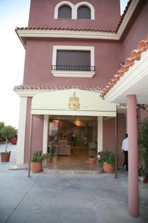 Hotel con jardín