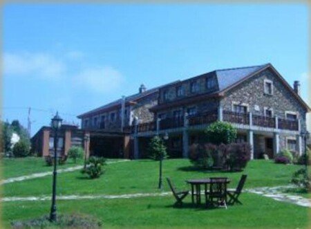 Hotel con jardín