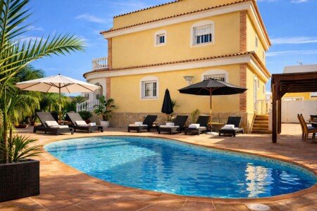 Villa 3 habitaciones, con piscina