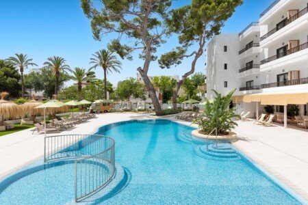 Hotel mit Pool