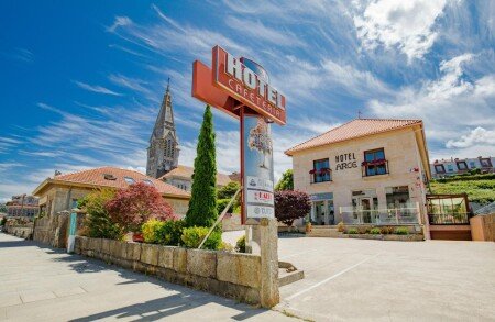 Hotel con jardín