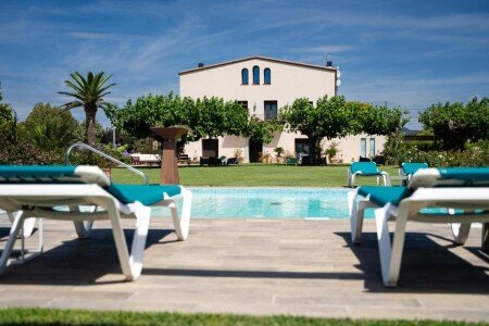 Bed and breakfast 5 guests, with pool